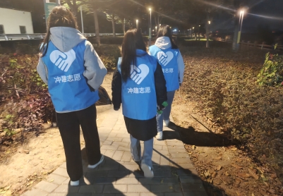 守护莲阳河碧道，共筑和美家园 / 南粤冲趣志愿者服务队春节前夜间巡河行动